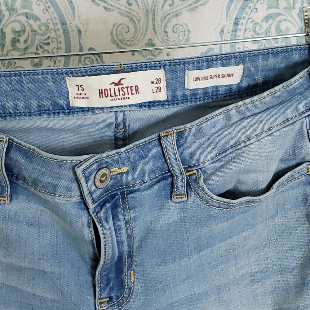 Hollister Distressed Jeans - Picture 3 of 4